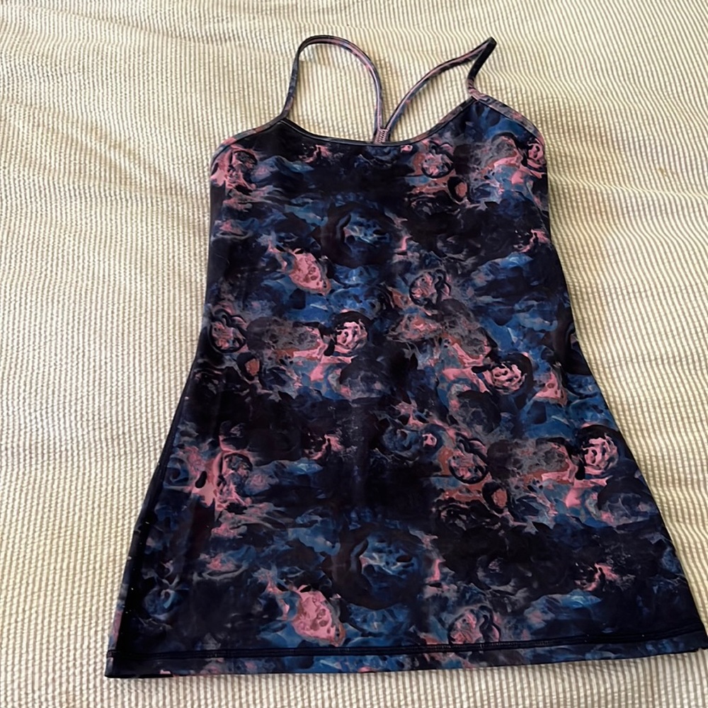 Lululemon top size 4